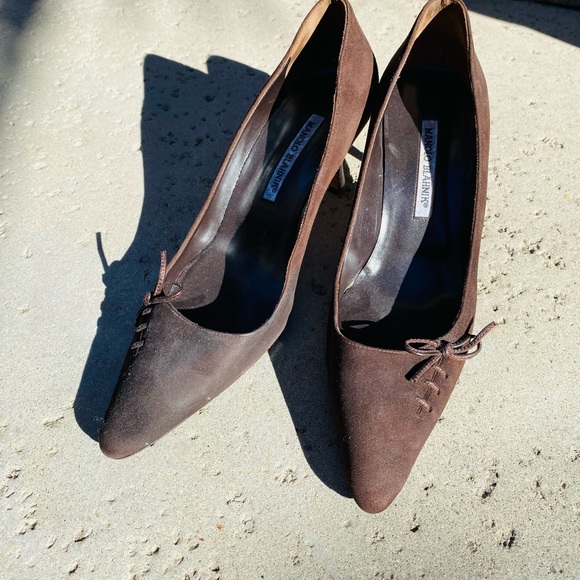 Manolo Blahnik Dark Brown Suede Lace Up Bow Pumps - Picture 5 of 13
